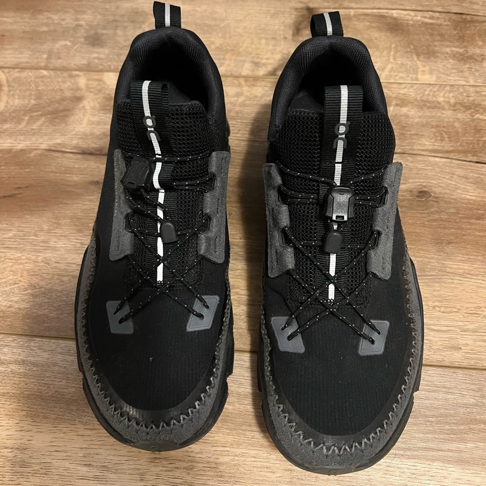On Running Black and Gray Athletic Shoes